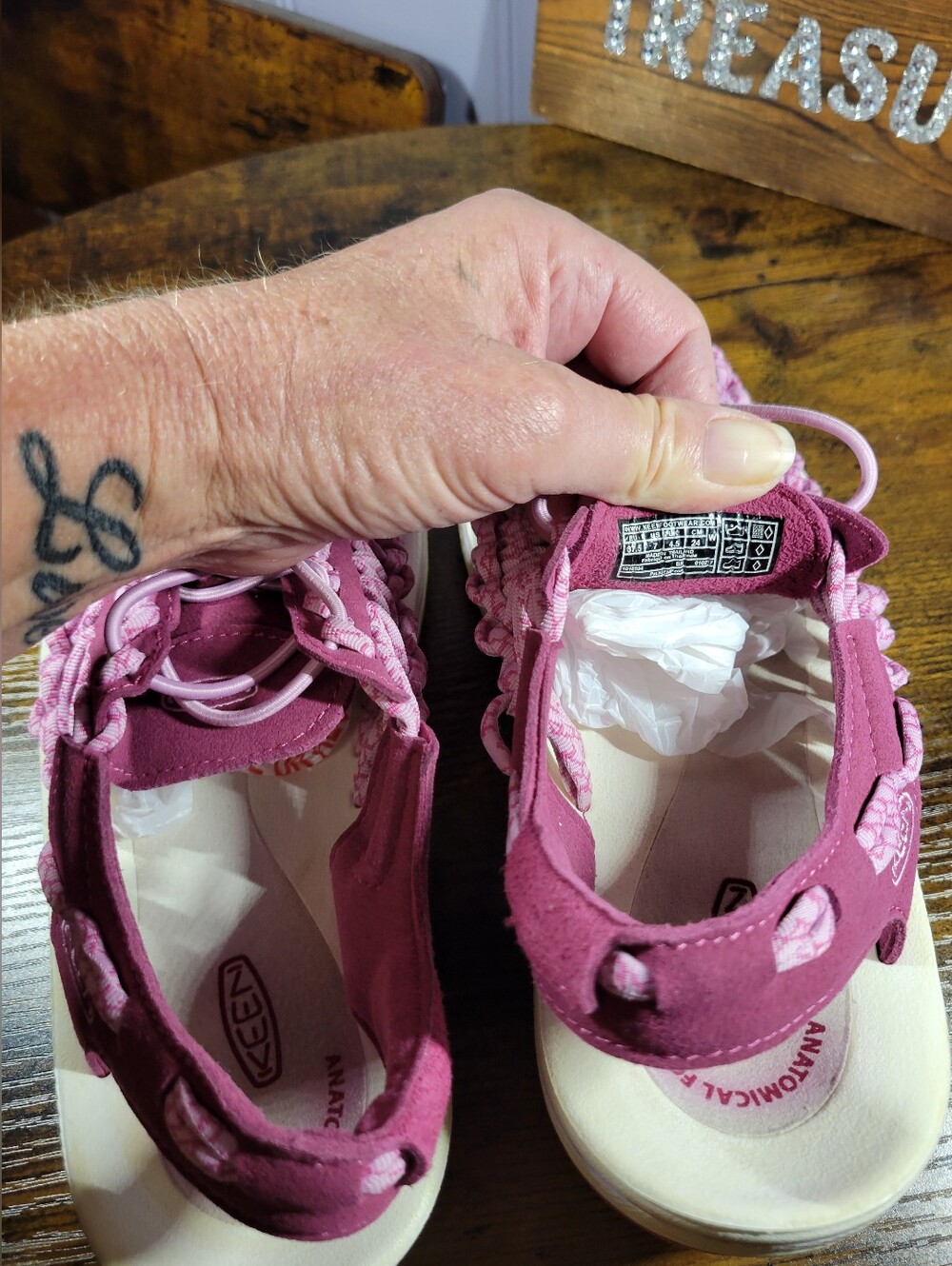 KEEN Pink Outdoor lace Sandals anatomical footbed size 7 - Picture 7 of 14